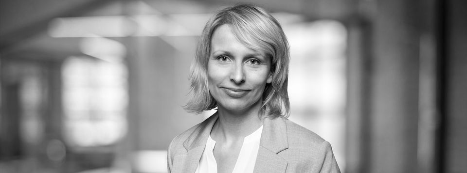 Bewerbungsfoto einer Frau, Schwarzweiß