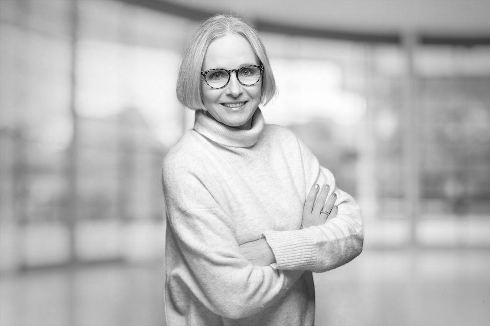 Bewerbungsfoto einer Frau, Schwarzweiß
