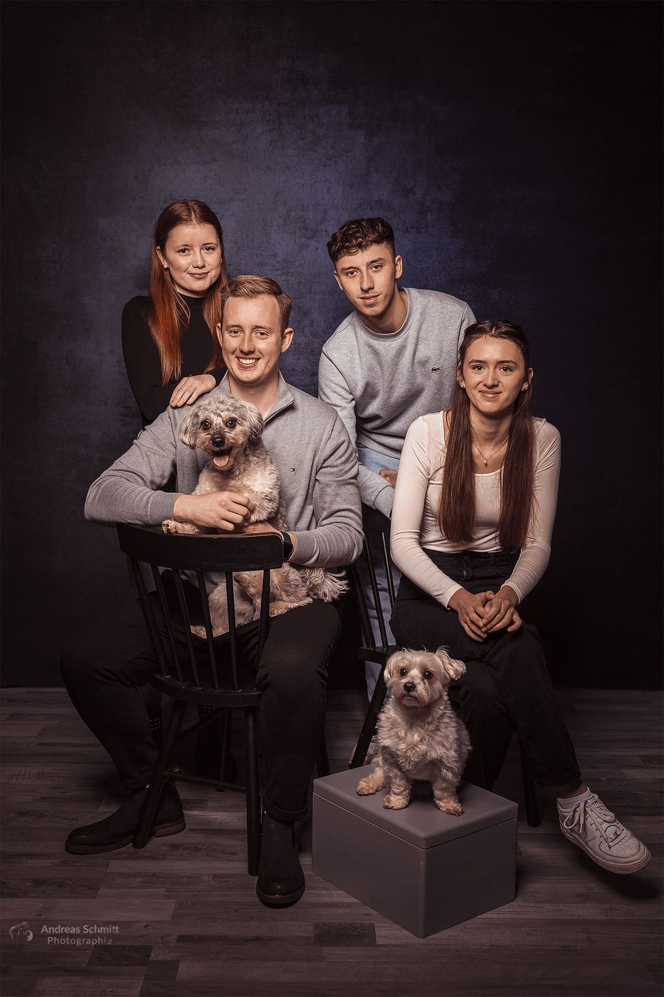 Familie mit Hund im Studio