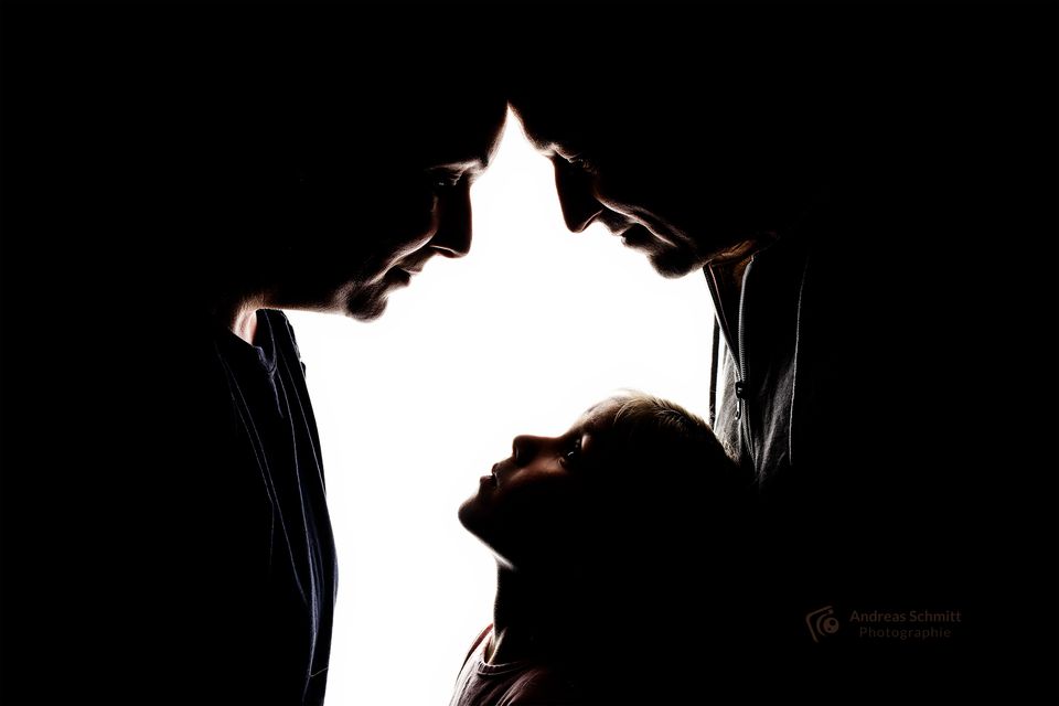 Mutter mit Baby als Silhouette